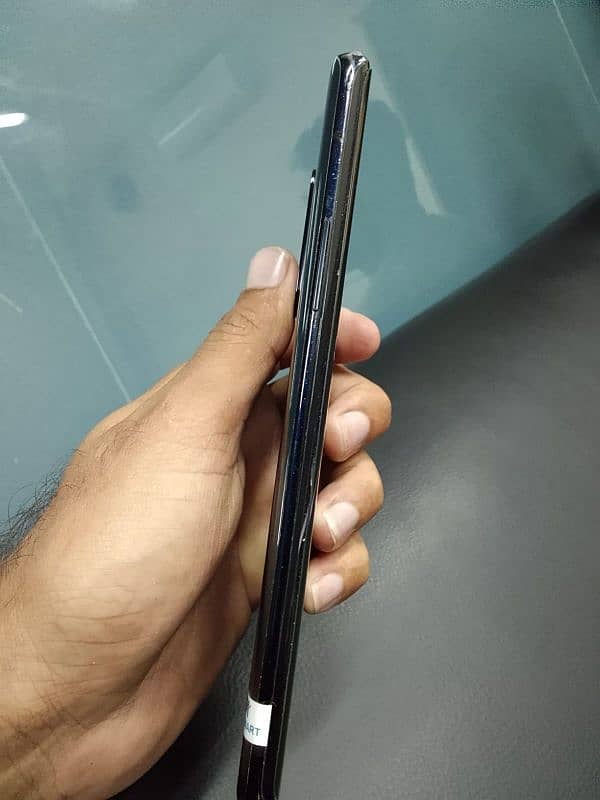 03180400095.      oneplus mobile gud condition 10/10 2