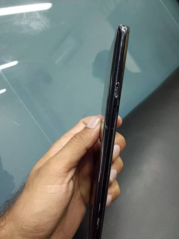 03180400095.      oneplus mobile gud condition 10/10 3