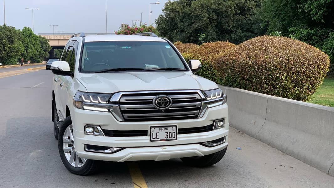 Rent Toyota Fortuner Toyota Prado Landcruiser v8 Revo in Lahore 5