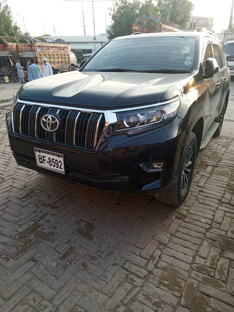 Rent Toyota Fortuner Toyota Prado Landcruiser v8 Revo in Lahore 14