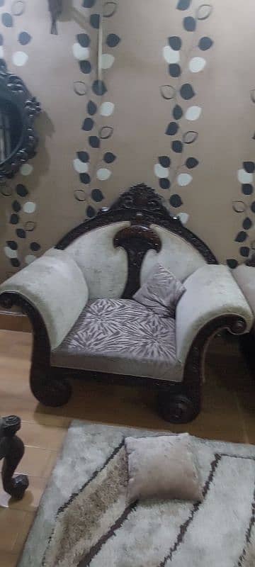 7 Seater Chinioti Sofa For Sale 1