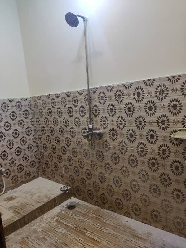 10 MARLA UPPER PORTION URGENT FOR RENT IN ALLAMA IQBAL TOWN LAHORE 9