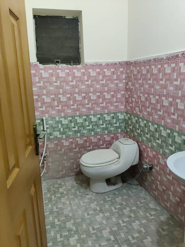 10 MARLA UPPER PORTION URGENT FOR RENT IN ALLAMA IQBAL TOWN LAHORE 10