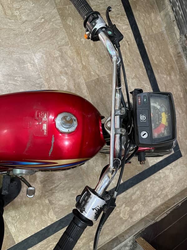 Dhoom bike urgent sale red color lush condition fuel efficiency 7