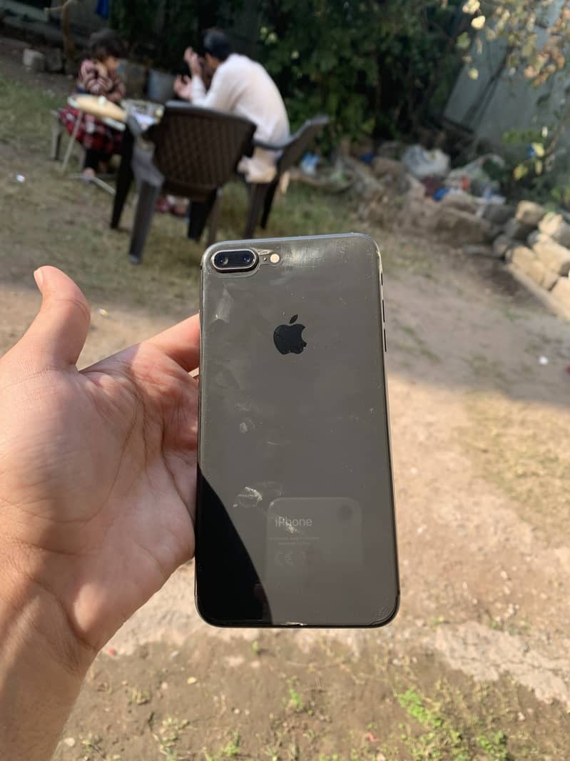 Iphone 8 plus , 64 GB 1