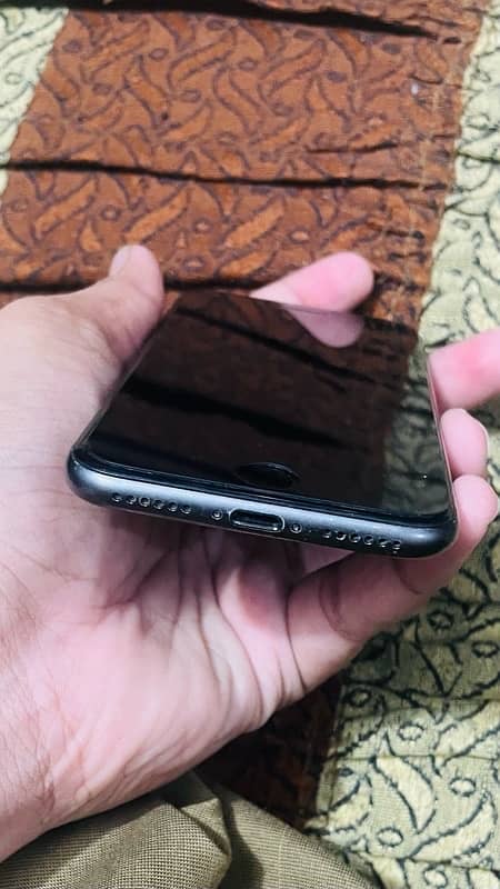 IPhone 8 Urgent Sale Black 4