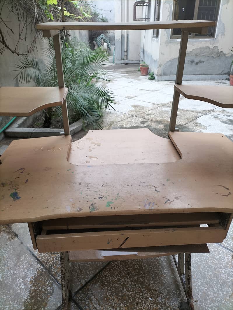 Study table 7/10 condition. Urgent sale. 0