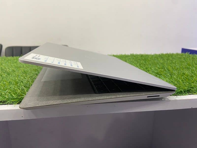 Microsoft Surface Laptop 3 core i5 10th gen 8gb ddr4 ram 256gb nvme 3