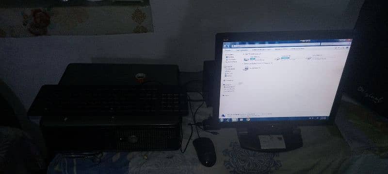 DESKTOP COMPUTER SYSTEM INCLUDING ( LCD ,,+ Keyboard+ mouse) 9