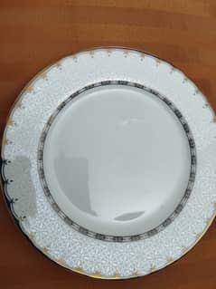 61 pcs bone china Dinner set Urgent Sell