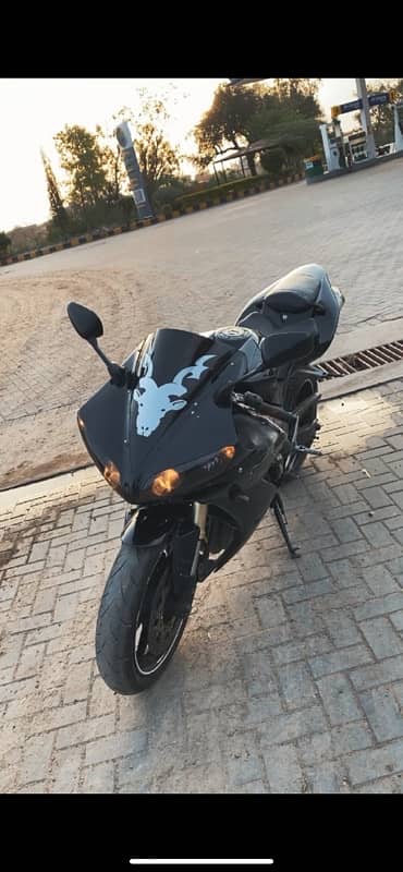 Yamaha R1 Black 0