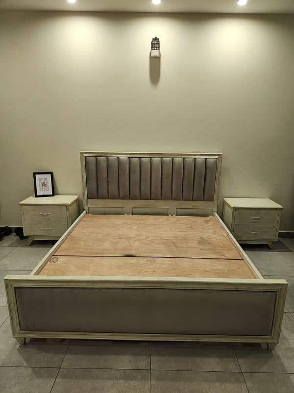 Premium Bed Set/ King sized / Wooden / +side tables 4