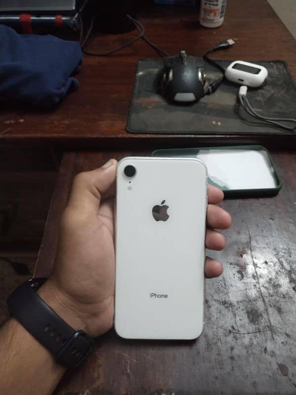 iPhone XR 0