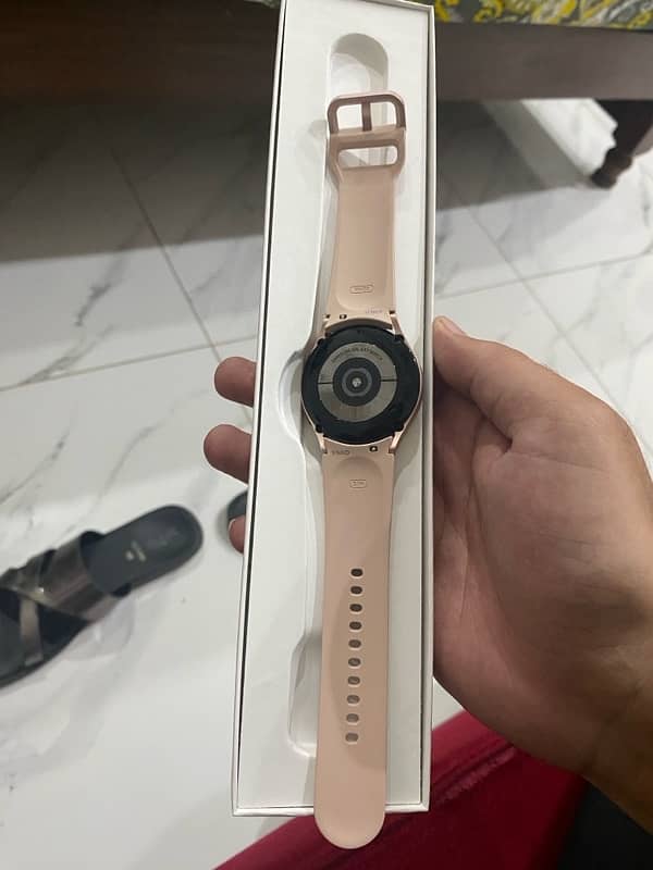 samsung watch4 40mm almost brand new never used 1