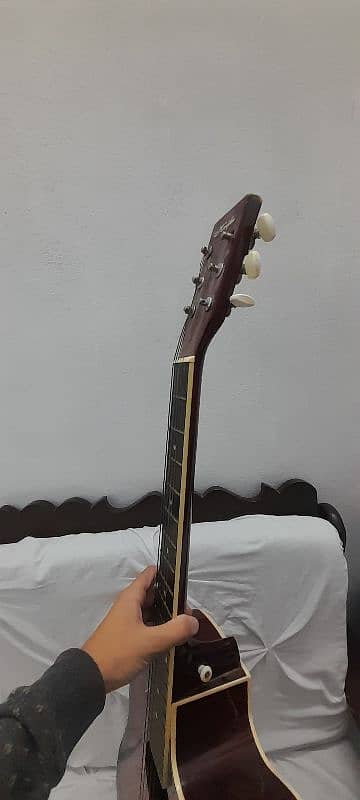 beginner guitar in good condition 4