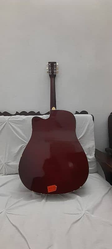 beginner guitar in good condition 6