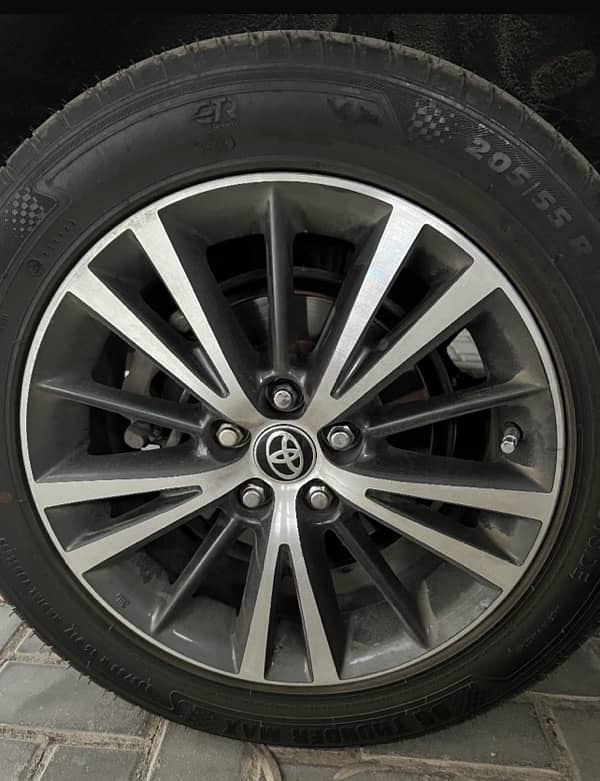 Toyota Corolla grandy Alloy wheel with Tyre 0