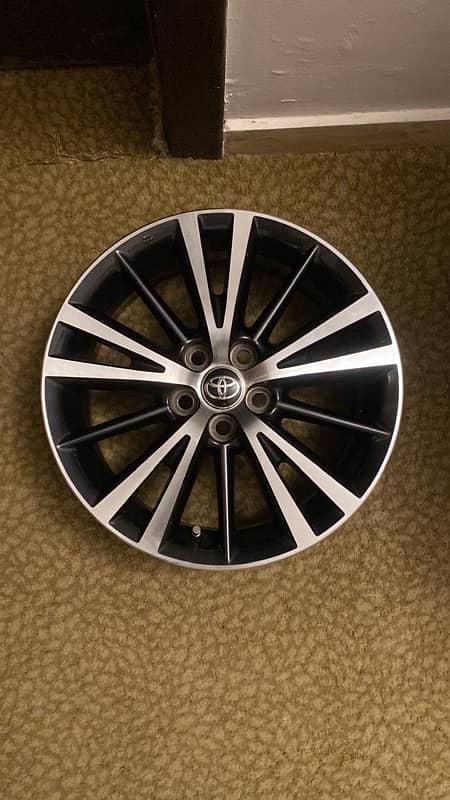 Toyota Corolla grandy Alloy wheel with Tyre 1