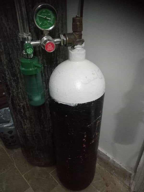 I am selling oxygen cylinder in good condition 0