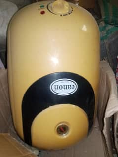 cannon large 25 liter instant gyser 100 ok condition