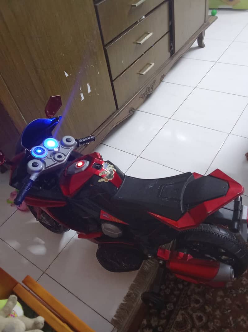 Medium size bike for kids 4-5 years old just 3 months used 2