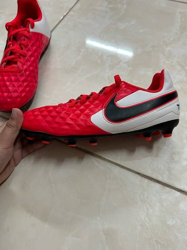 orgional Nike football shoes little used good condition size:US:3Y 1