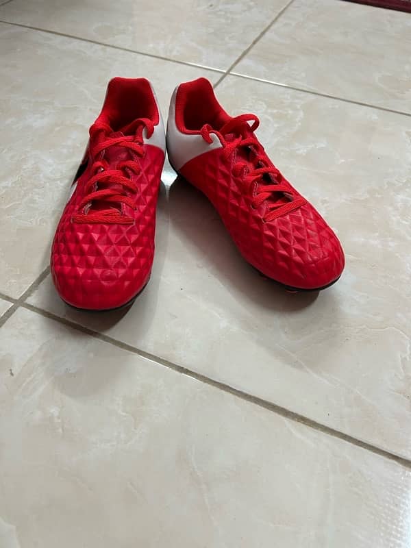 orgional Nike football shoes little used good condition size:US:3Y 2