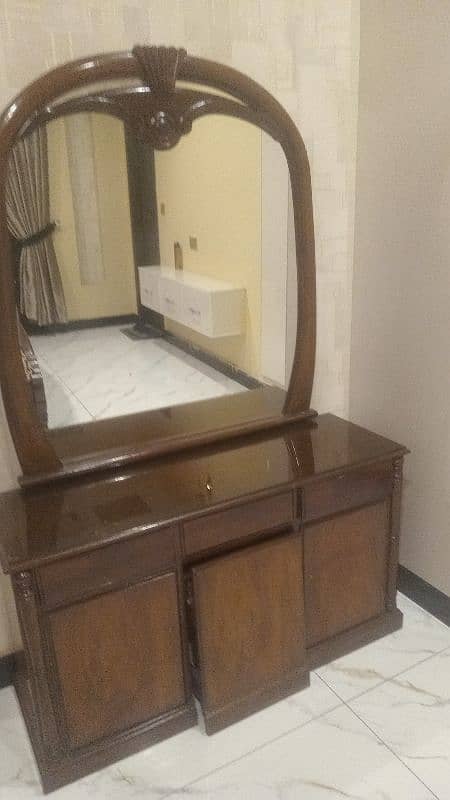 wooden bed in good condition 1