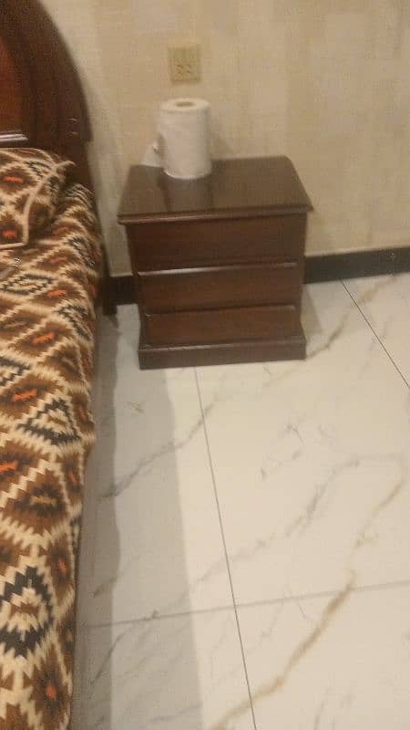 wooden bed in good condition 2