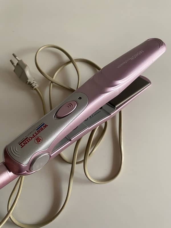 Westpoint WF-6807 Hair Straightener 1