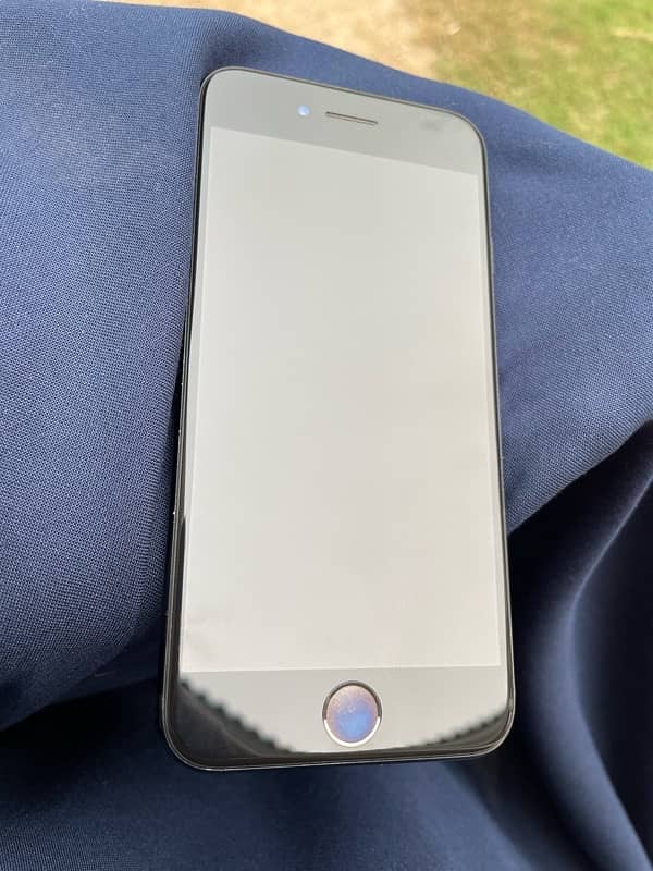 iPhone 7 32gb PTA with box charger 0