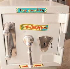 Manual Safe/Locker/Tajori for sale