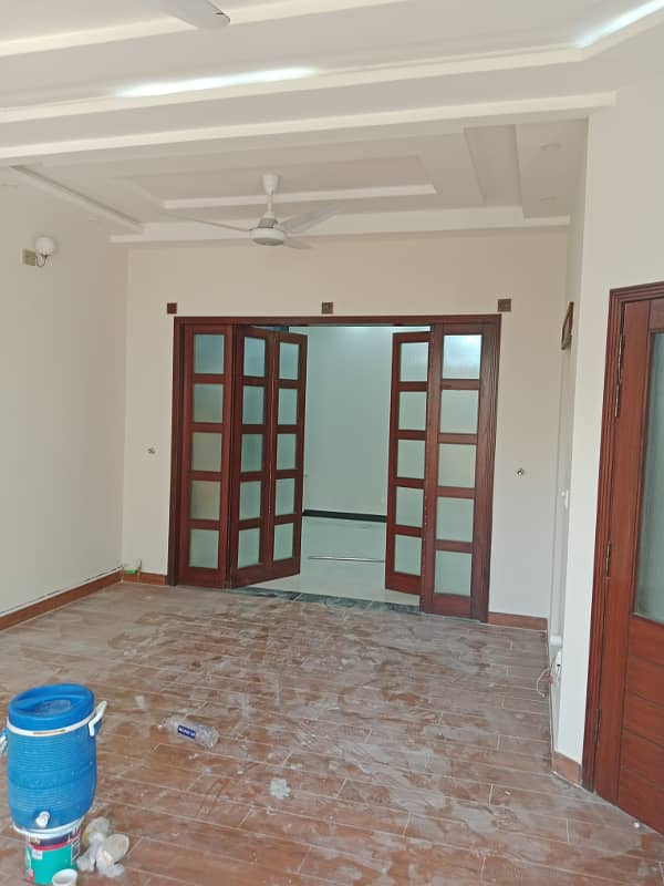 10 Marla Double Storey Gas House with solar installed Available For Rent 3