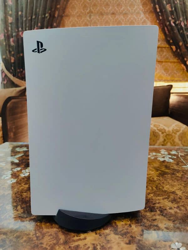 Sony Playstation 5 (PS5) with box, a controller and traveling bag 3