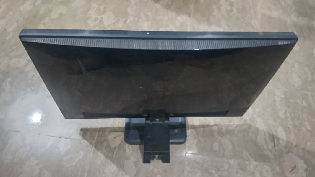 Asus 24" LED 1