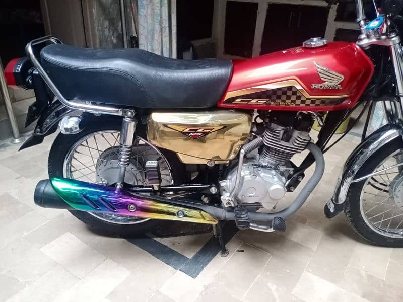 Honda 125 Special Edition Gold 5