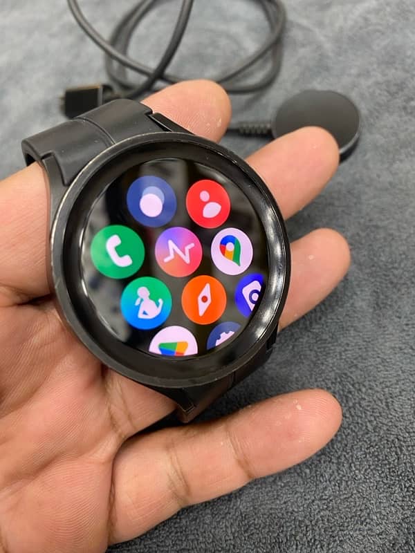 Samsung watch 5 pro with original charger 9/10 1