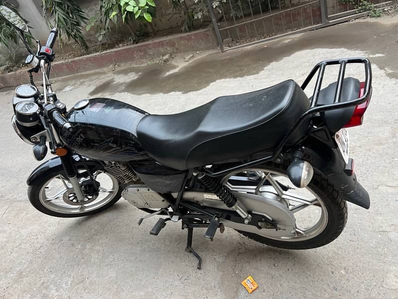 Suzuki GS 150 SE 3