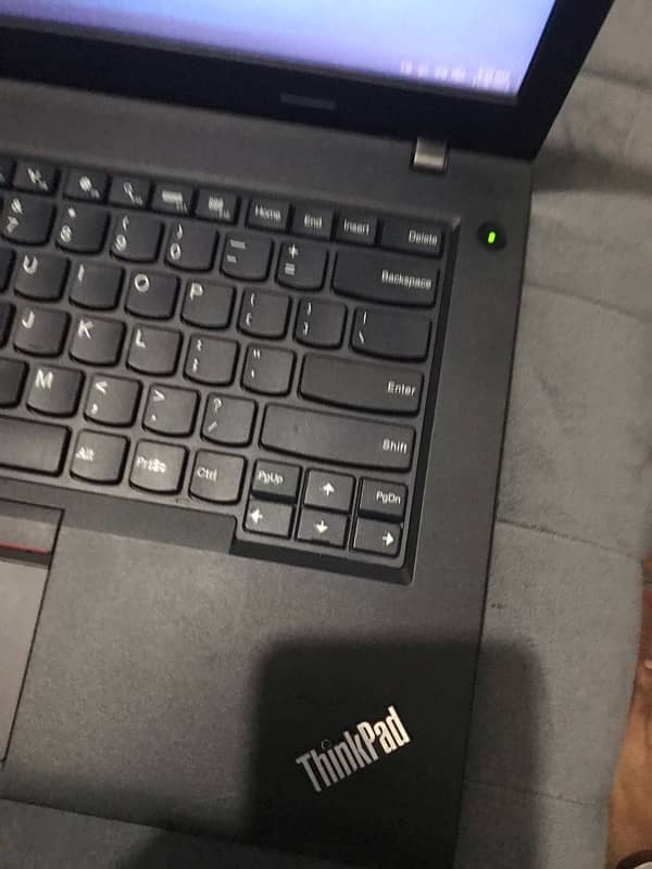 Lenovo thinkpad i3 5th generation 0