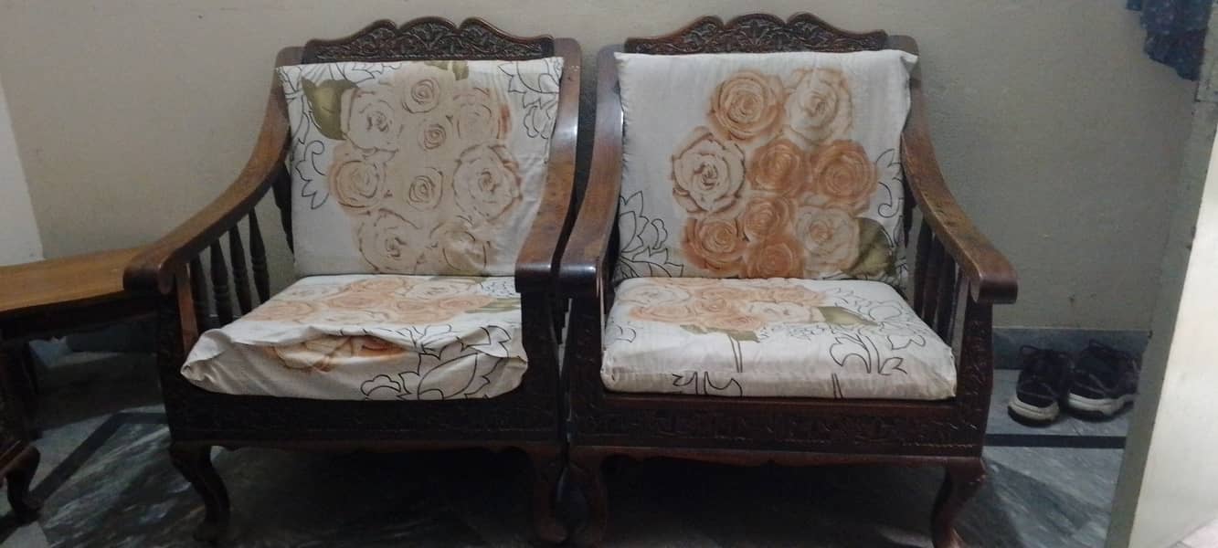 Used like new sofa set 5 seater 0