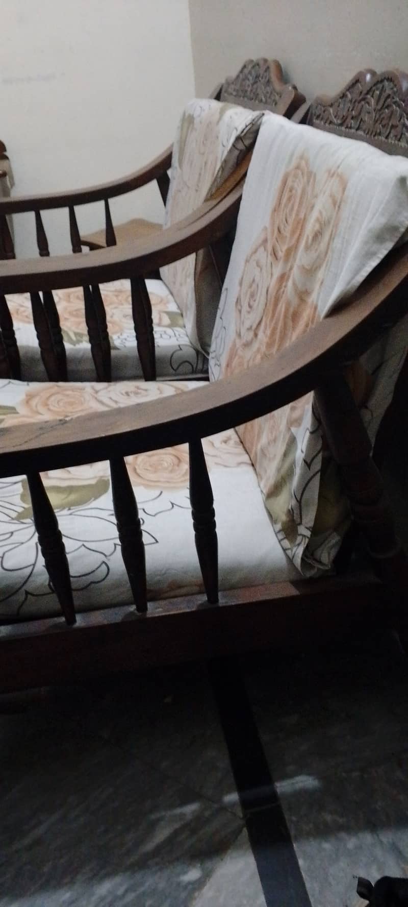 Used like new sofa set 5 seater 2