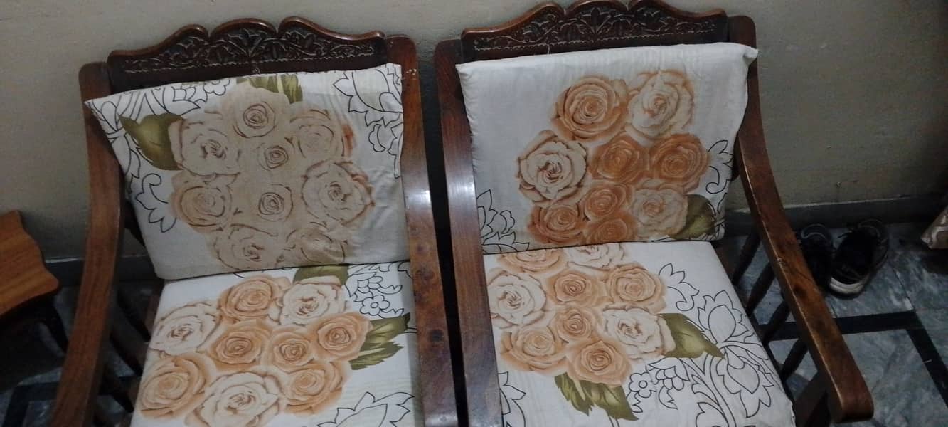 Used like new sofa set 5 seater 3