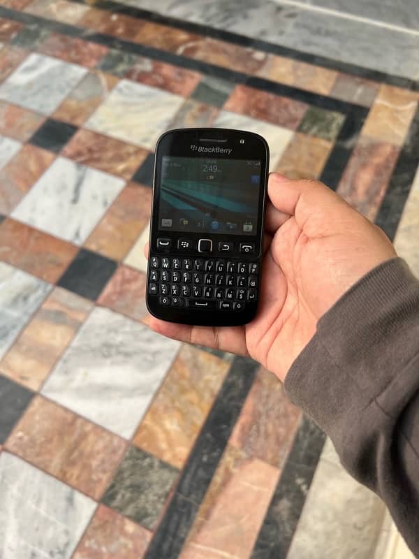 BlackBerry 9720 touch & type 1