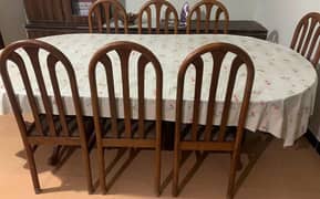 8 seater dining table in good condition