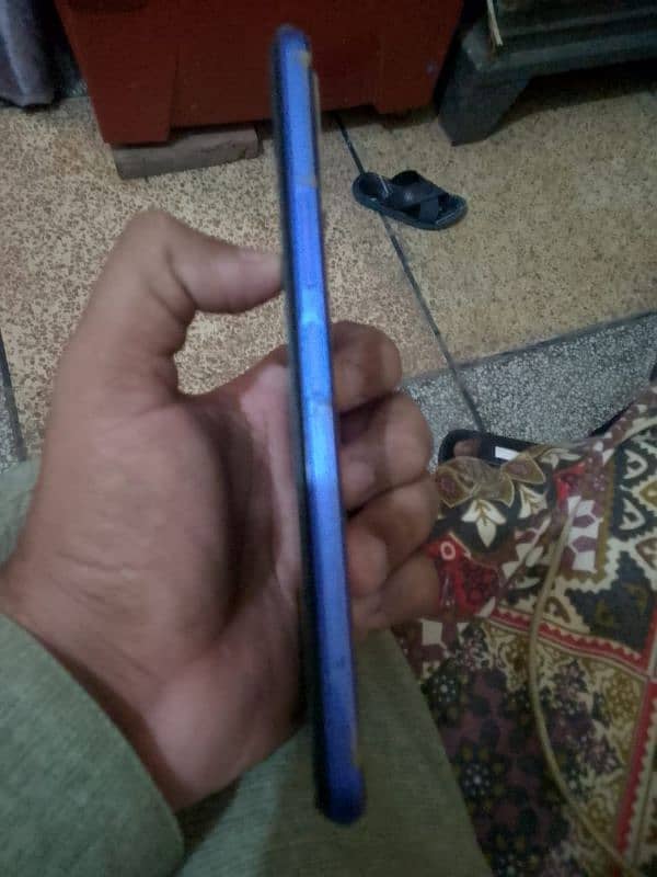 Vivo Y21 with original charger 4