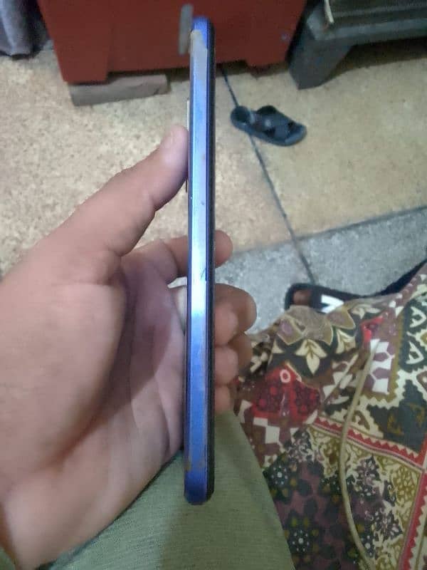 Vivo Y21 with original charger 5