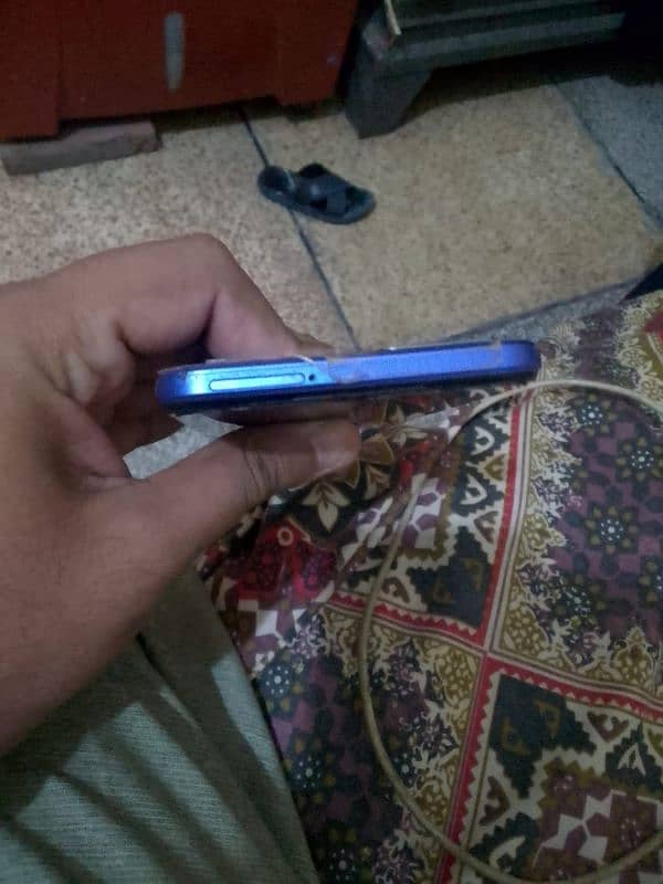 Vivo Y21 with original charger 6