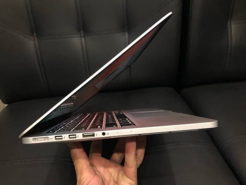 MacBook Pro (Retina, 13-inch, 2015) 4