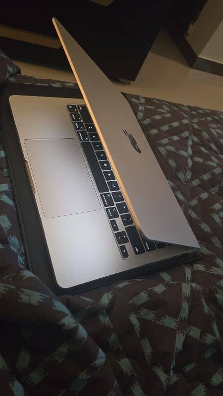 Gift for Apple lovers Macbook Air M2 6