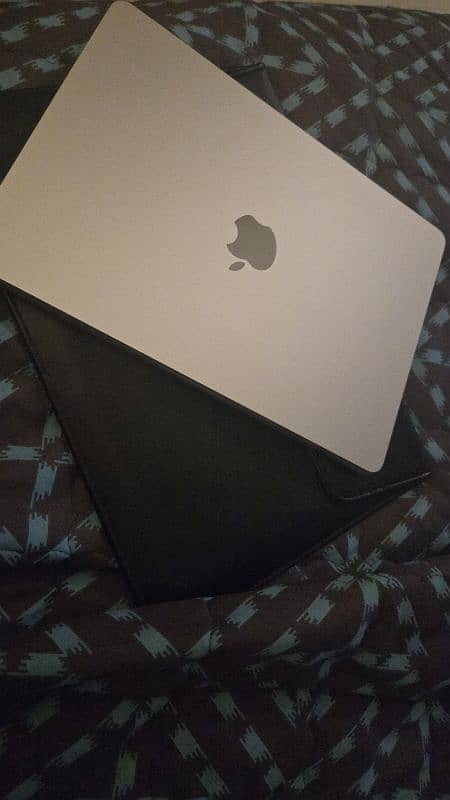 Gift for Apple lovers Macbook Air M2 9